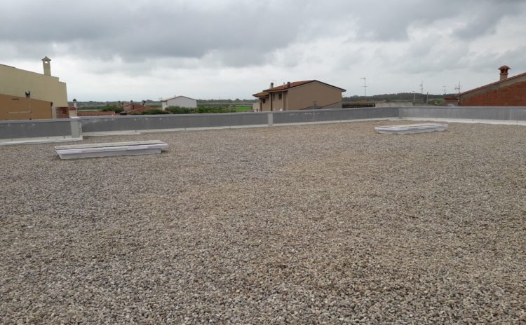 Impermeabilizzazione e coibentazione della copertura di un punto vendita a Riola Sardo a Oristano in Sardegna