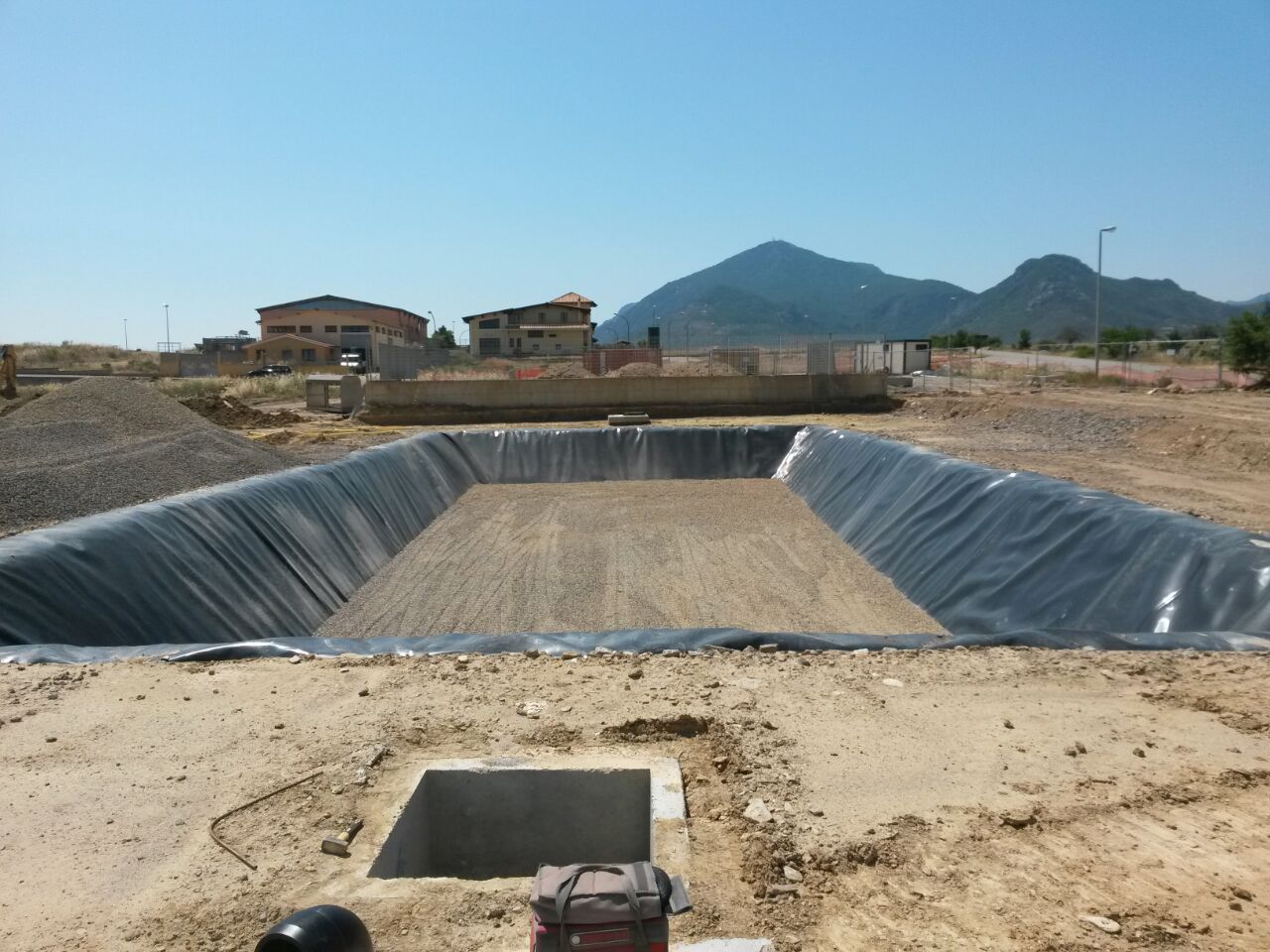 Impermeabilizzazione vasca fitodepurazione in polietilene ad alta densità HDPE Domusnovas – Sardegna