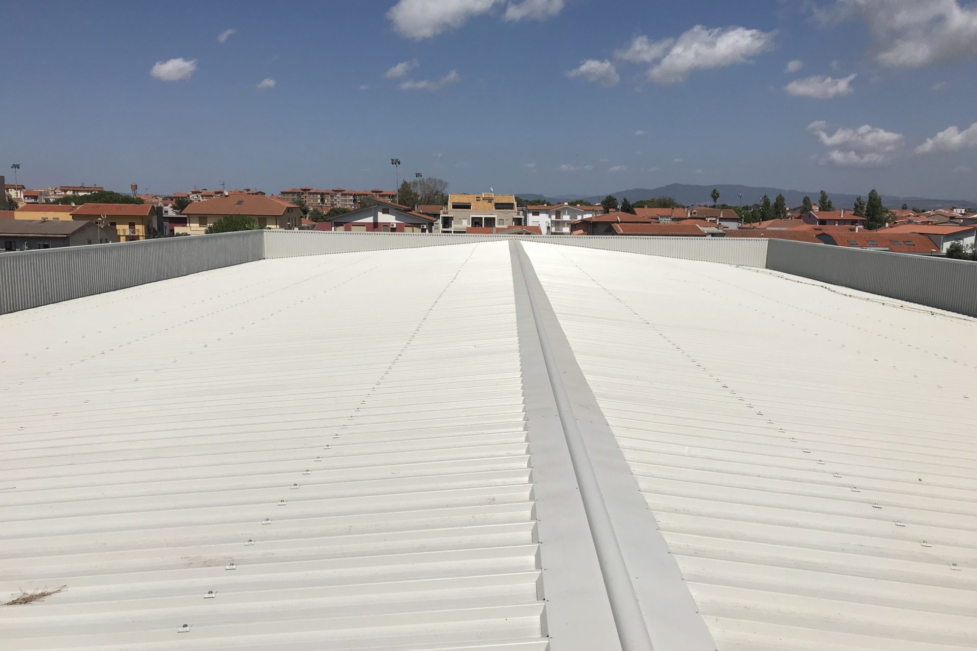 Rifacimento copertura in lamiera grecata – Palestra San Nicola Oristano Sardegna